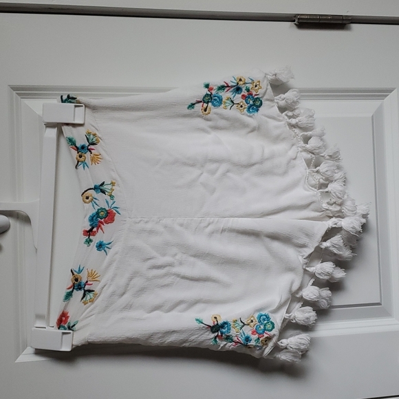 Raga Bohemian Ashlyn Tassel Shorts in Women's Size Medium - Picture 2 of 15